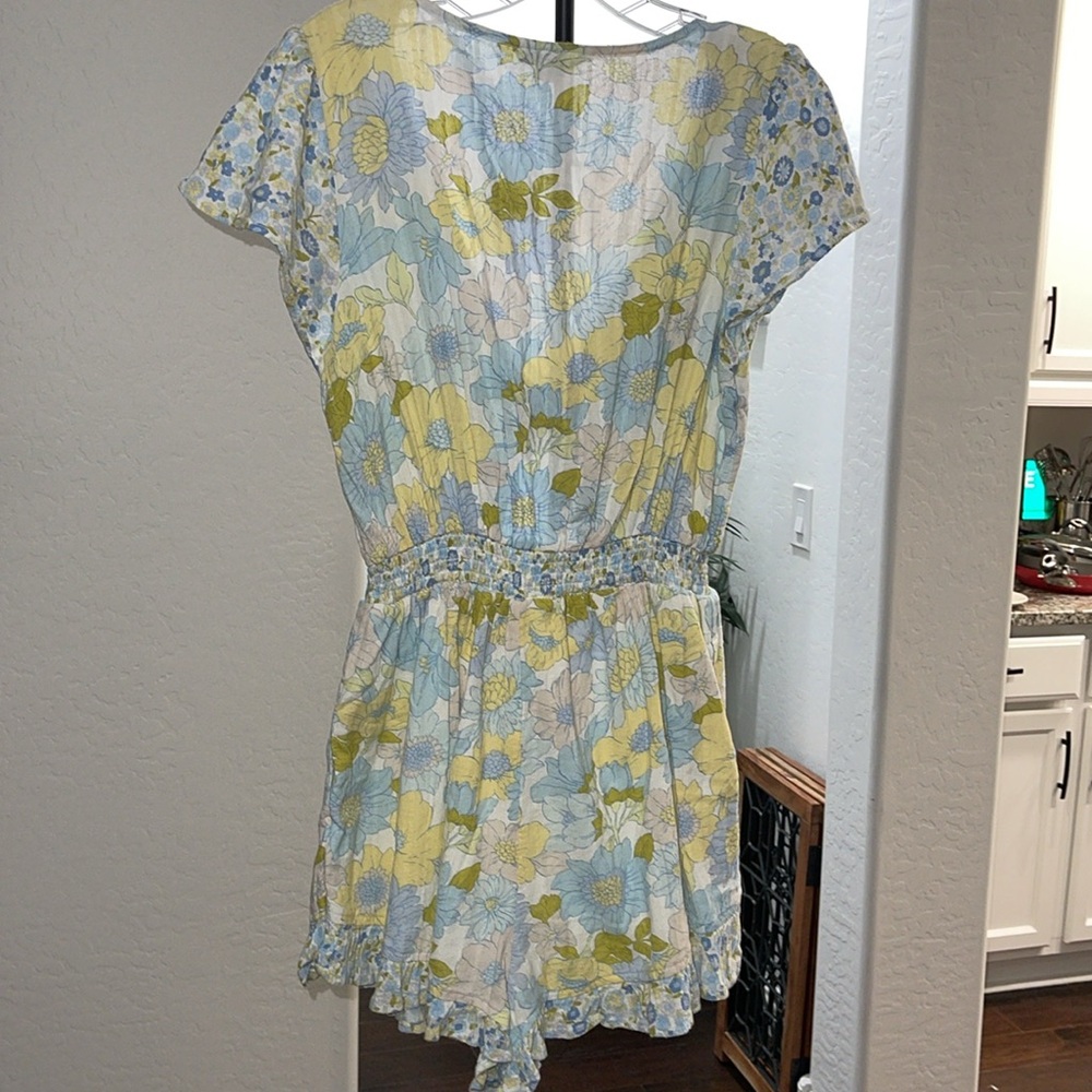 American Eagle Floral Cut-Out Tie-Front Romper Ruffled Hem Elastic Waist Sz XS. - Picture 4 of 17